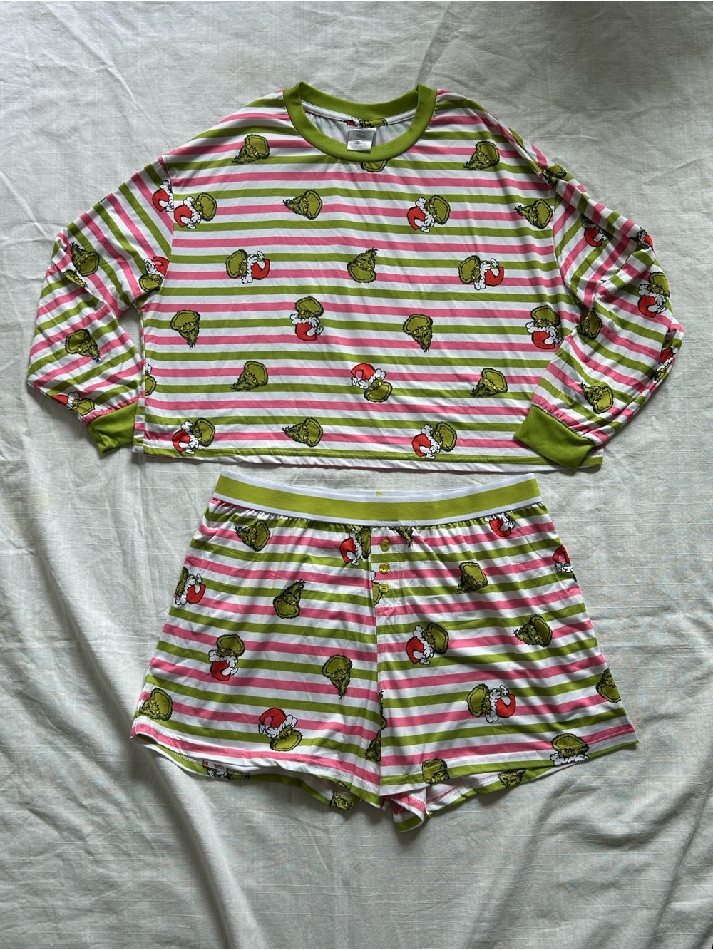 Women's XL Grinch Pajama Set - Cozy Short Set